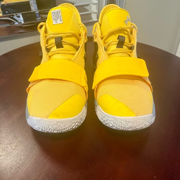 Nike Yellow and Black Paul George Sneakers with Modern Design - Picture 6 of 10